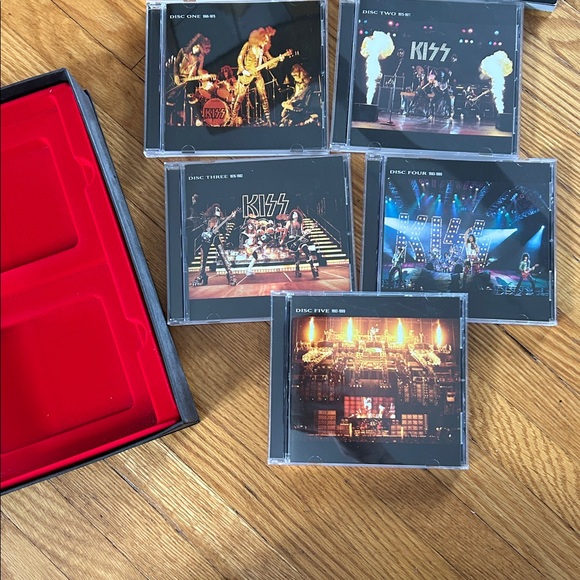 KISS CD Box Set The Definitive Collection
2001 - Picture 4 of 10